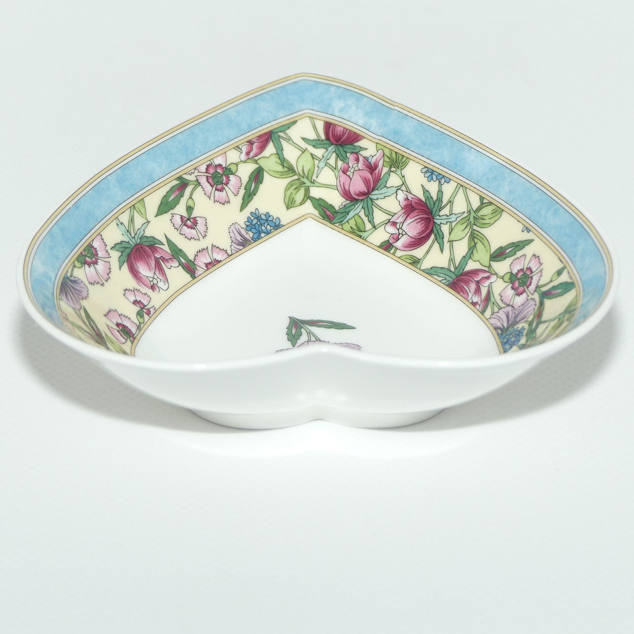 Wedgwood Sarah pattern heart shape trinket bowl | boxed
