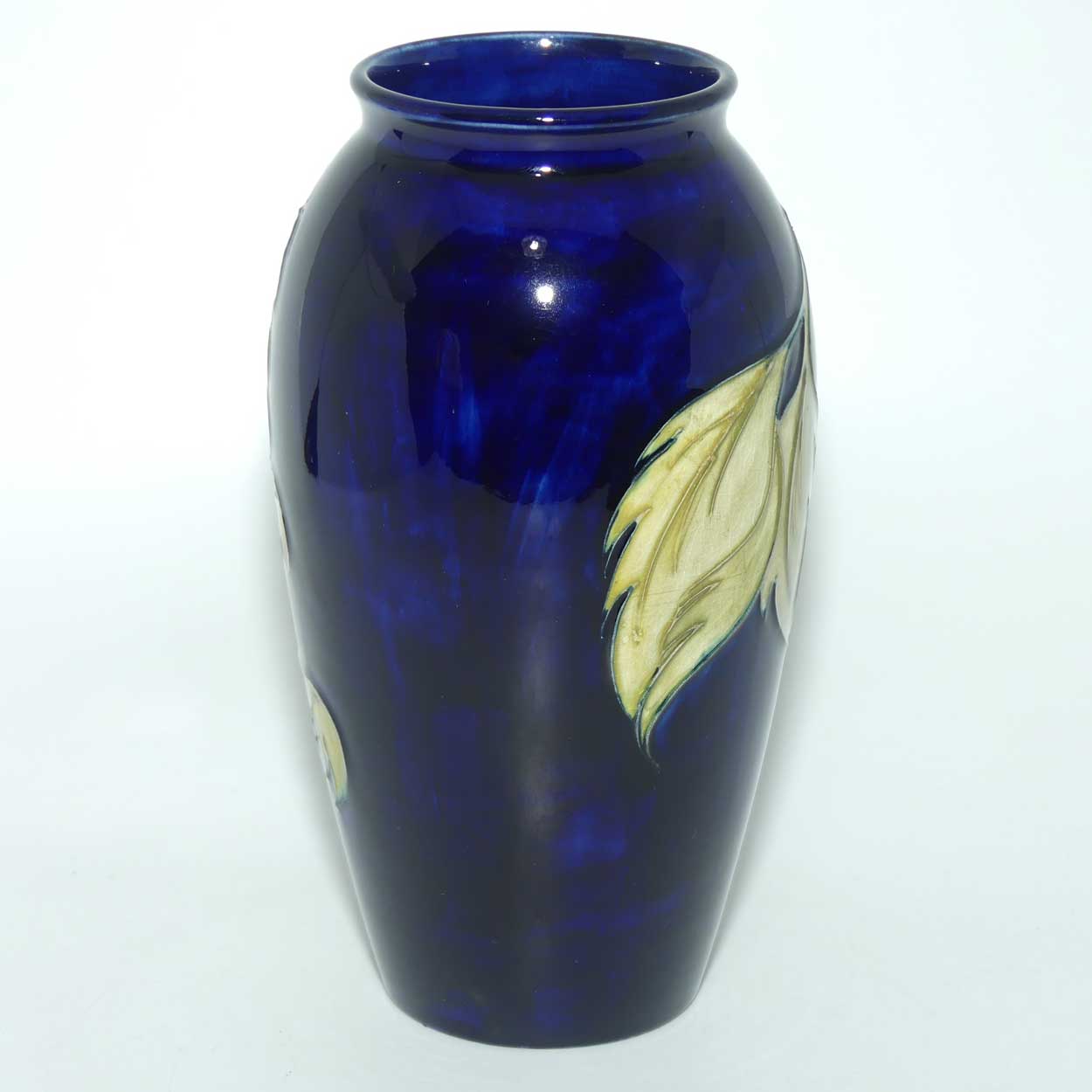 Walter Moorcroft Hibiscus (Blue) 393/7 vase