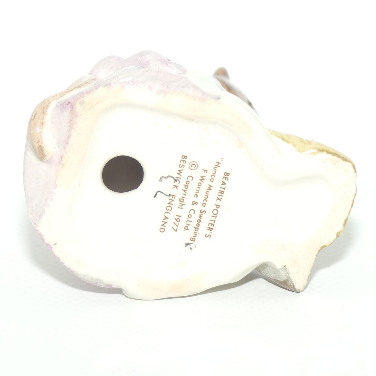 Beswick Beatrix Potter Hunca Munca Sweeping | BP3b #1