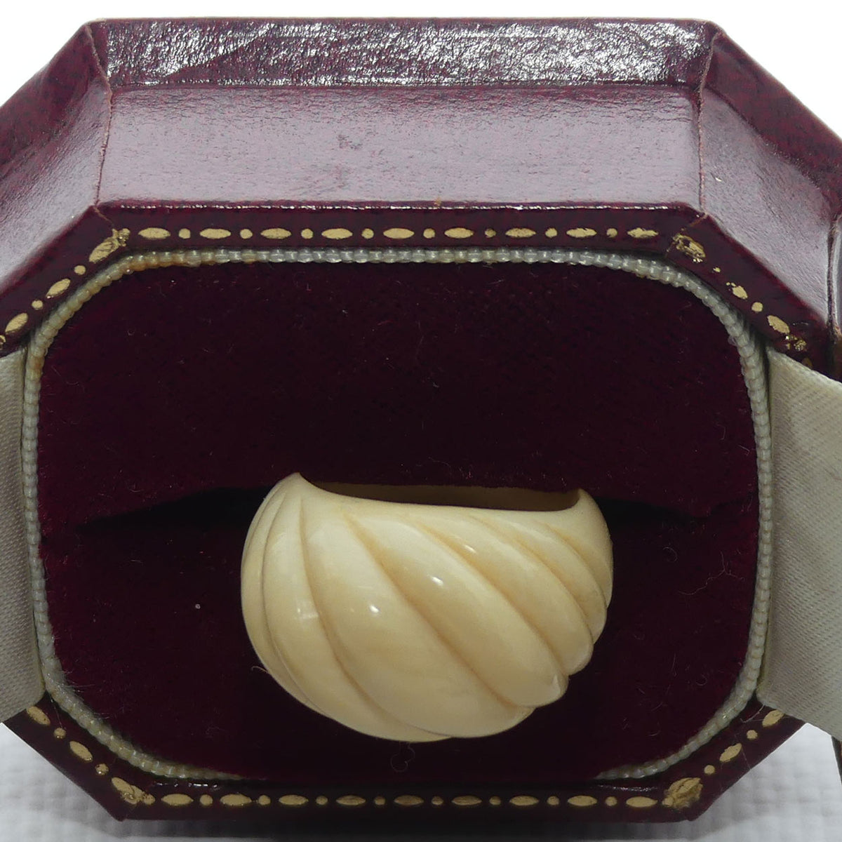 Vintage Ivory Ribbed Design ring | 16mm diam