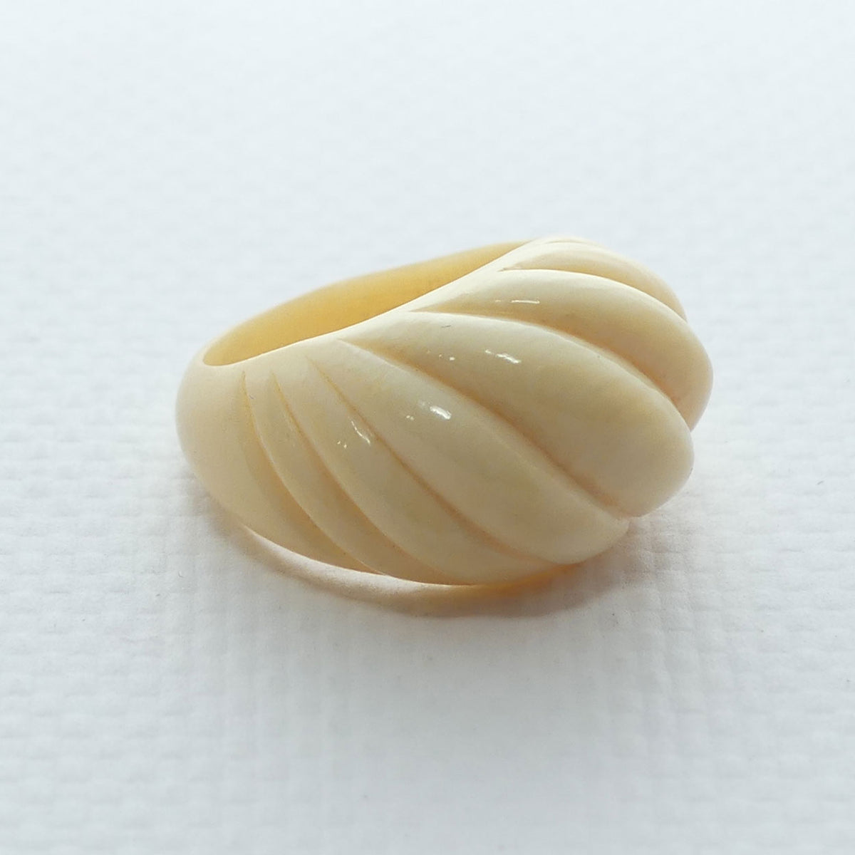 Vintage Ivory Ribbed Design ring | 16mm diam