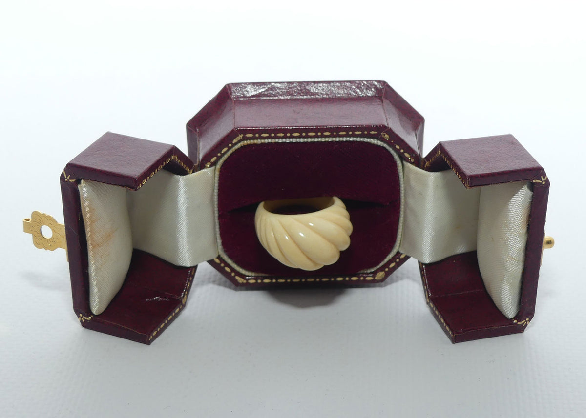 Vintage Ivory Ribbed Design ring | 16mm diam