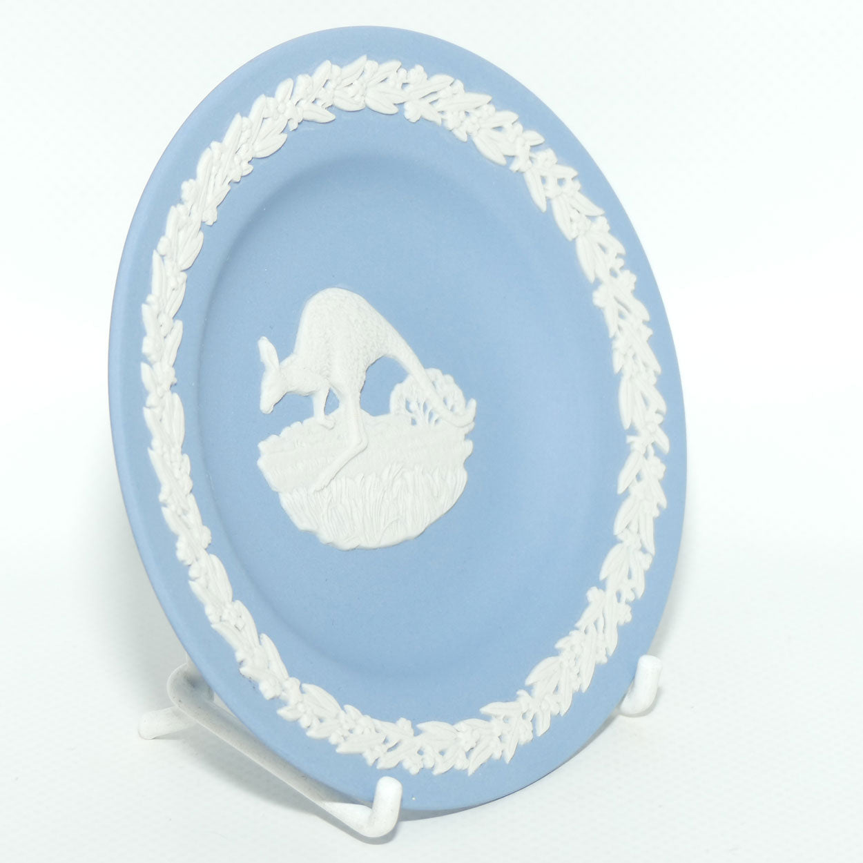 Wedgwood Jasper | Australian Fauna | White on Pale Blue | Kangaroo Plate | Box + Cert