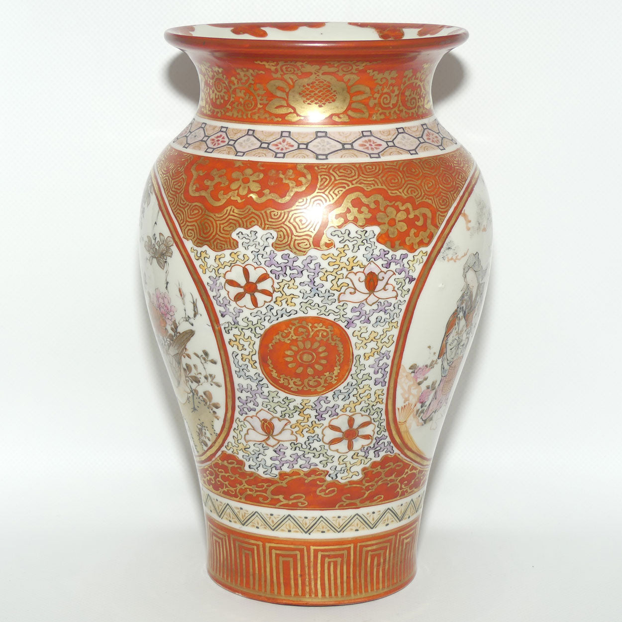 Japanese Kutani vase | Ovoid Shape | Two differing Cameo panels