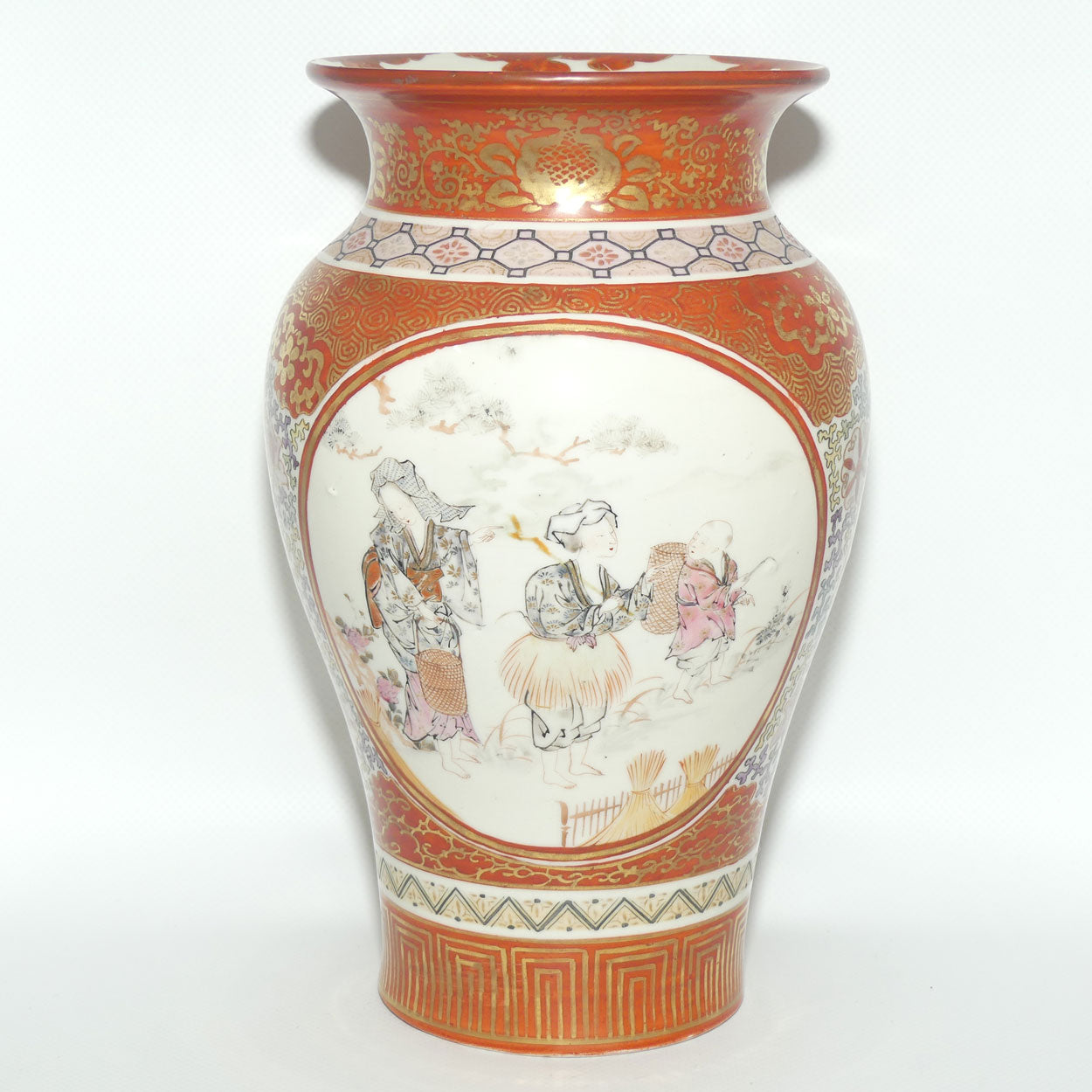 Japanese Kutani vase | Ovoid Shape | Two differing Cameo panels