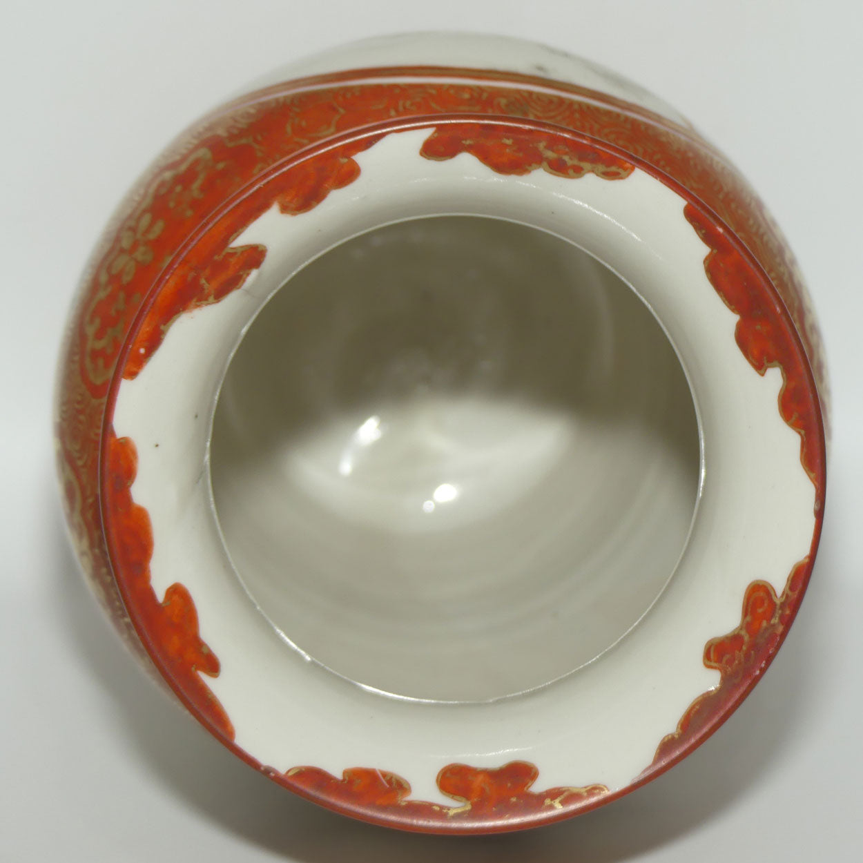 Japanese Kutani vase | Ovoid Shape | Two differing Cameo panels