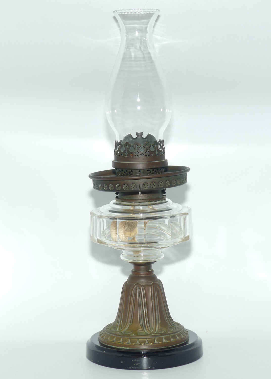 Victorian facetted Crystal font Hinks's Duplex Patent Oil Lamp