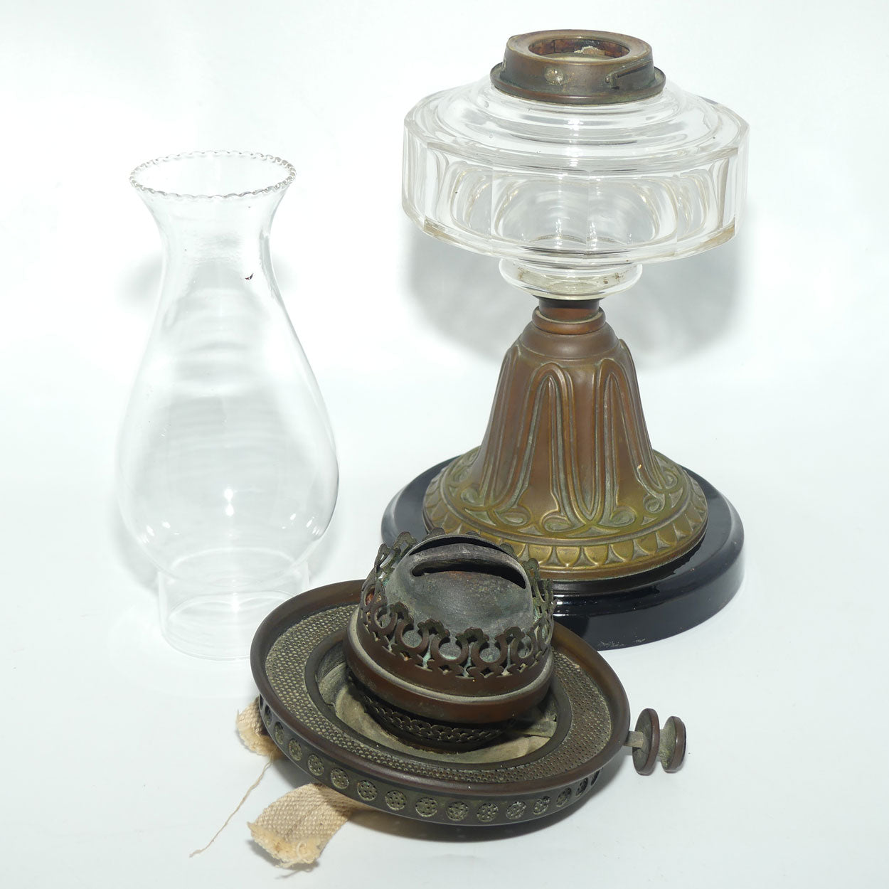 Victorian facetted Crystal font Hinks's Duplex Patent Oil Lamp