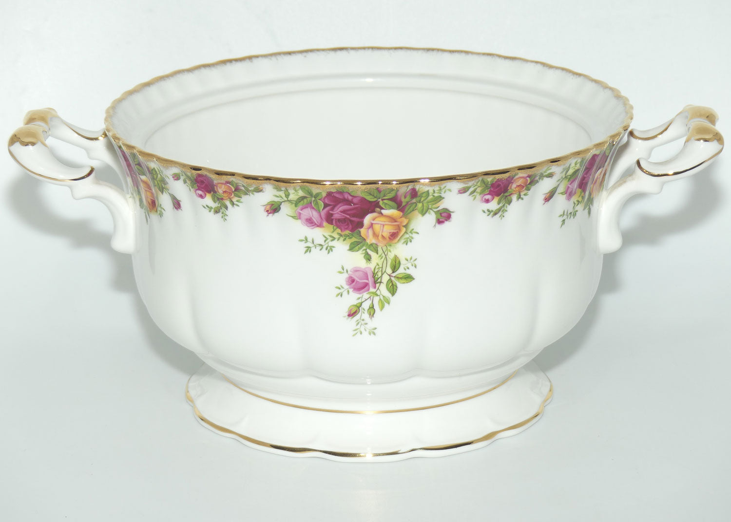 Royal Albert Bone China England Old Country Roses Large Tureen No Lid | 24.5 diam |© 1962 Royal Albert Ltd backstamp