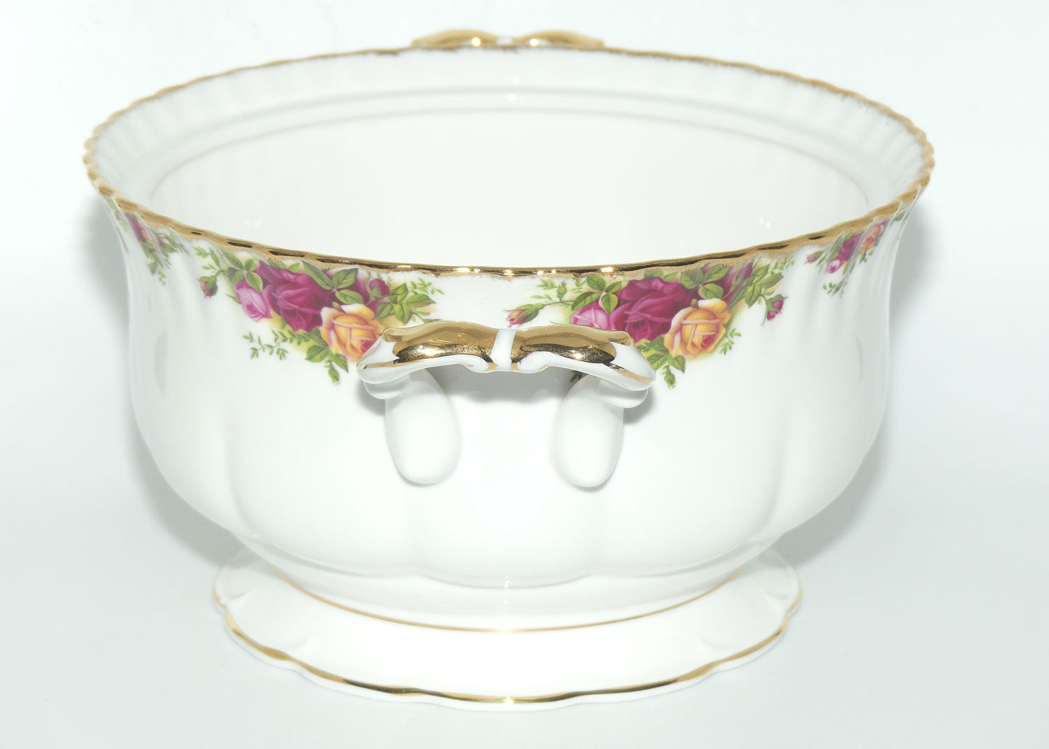 Royal Albert Bone China England Old Country Roses Large Tureen No Lid | 24.5 diam |© 1962 Royal Albert Ltd backstamp