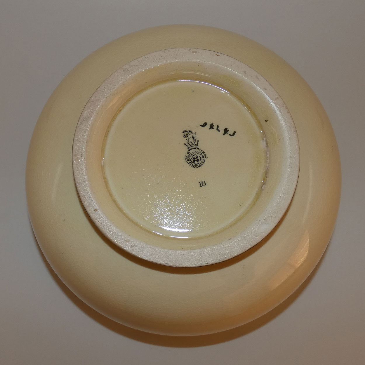 royal-doulton-minstrels-large-bowl-d4243