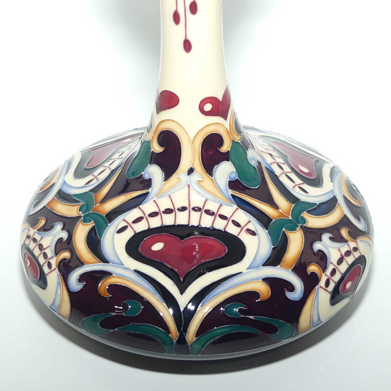 Moorcroft Lassie o'My Heart vase | Shape 104/9 | LE116/150