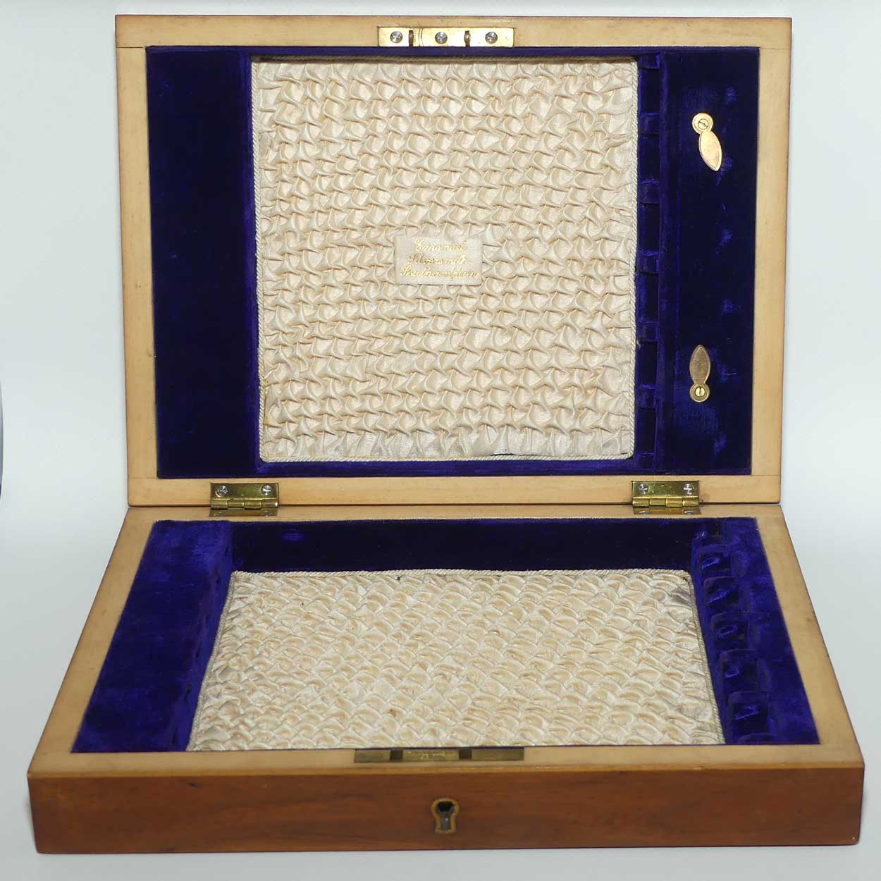 Edwardian era Lee and Wigful Sheffield set of Plated fish eaters in Walnut case