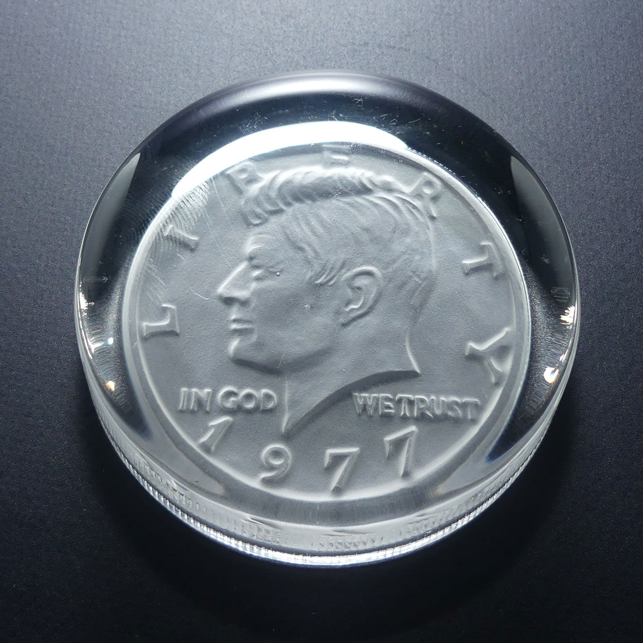 1977 USA Half Dollar | JFK John F Kennedy glass paperweight
