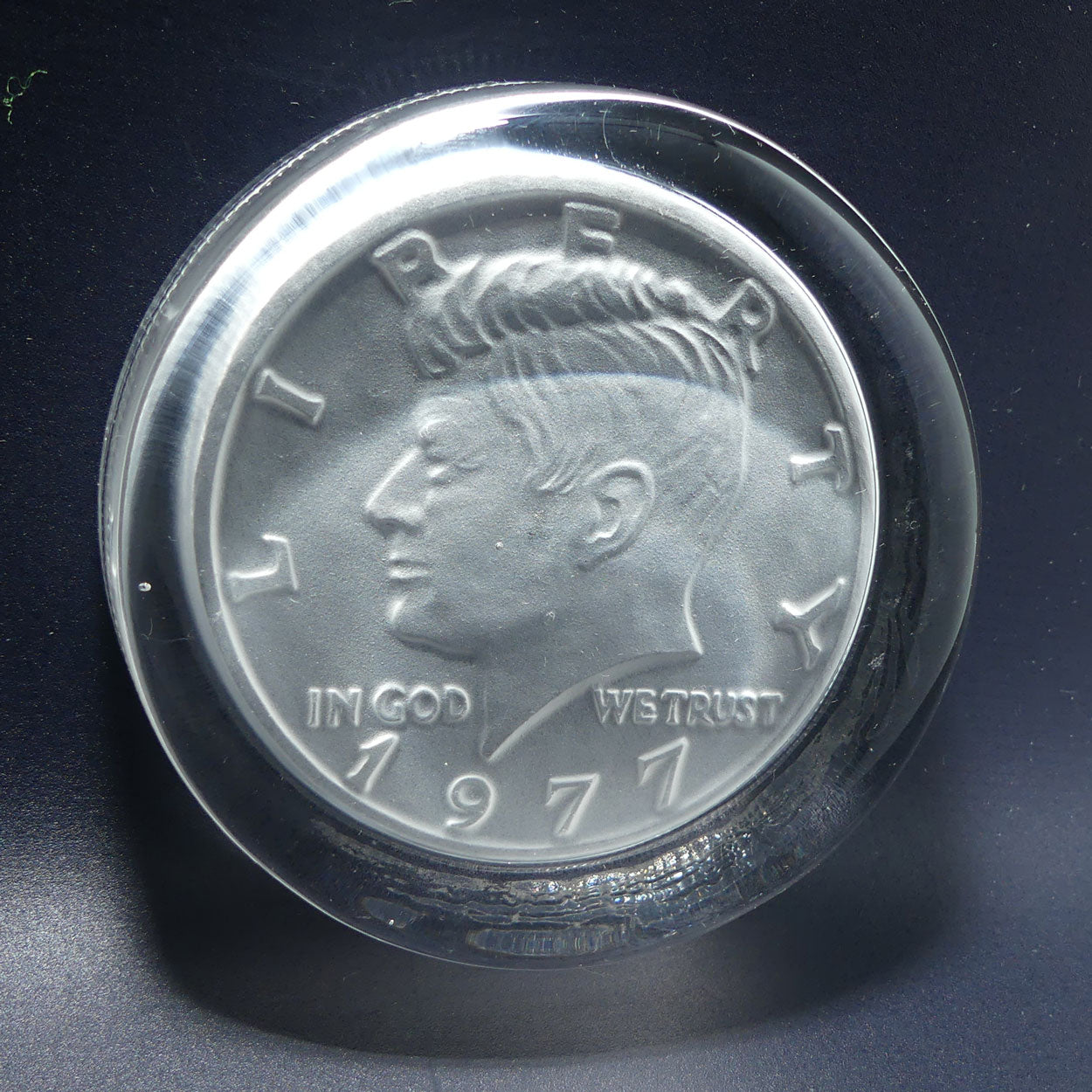 1977 USA Half Dollar | JFK John F Kennedy glass paperweight