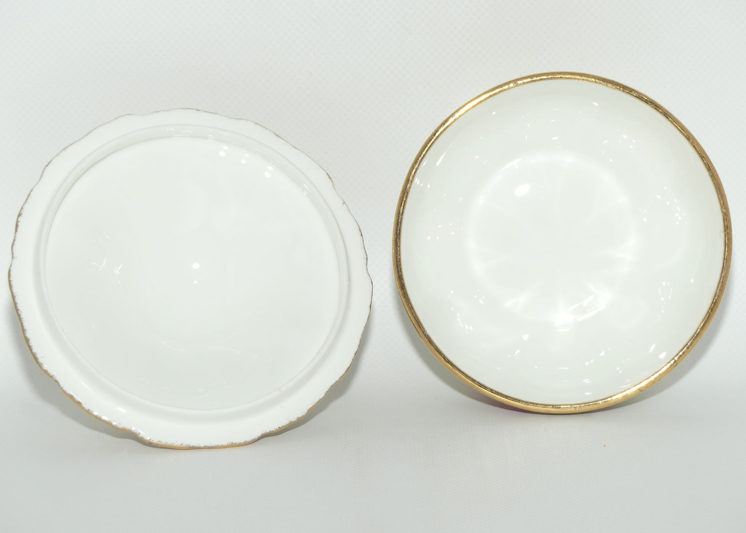 Royal Albert Bone China England Old Country Roses Lidded Bowl | 11.5 diam |© 1962 Royal Albert Ltd backstamp