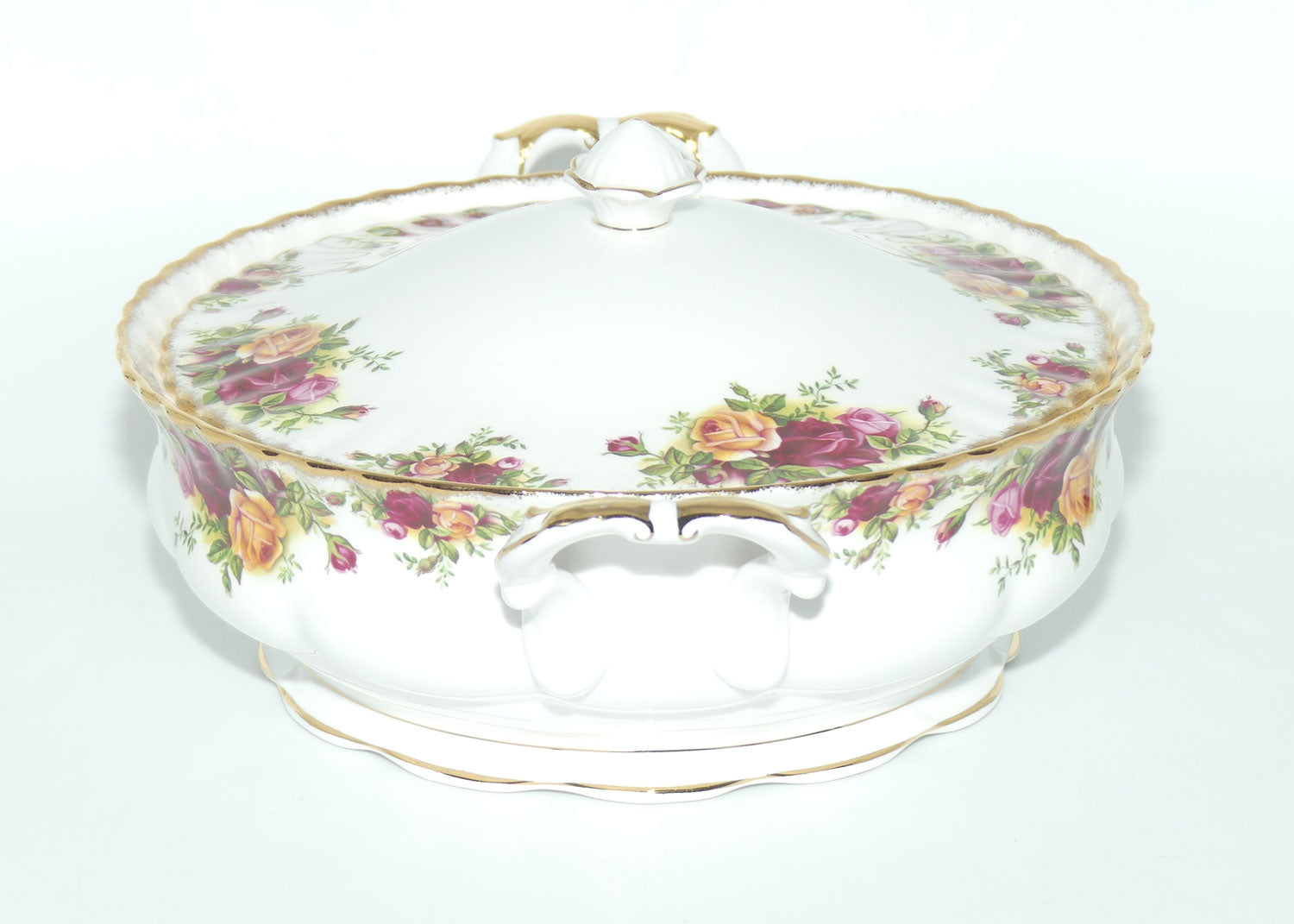 Royal Albert Bone China England Old Country Roses Lidded Tureen | 22.5 diam |© 1962 Royal Albert Ltd backstamp