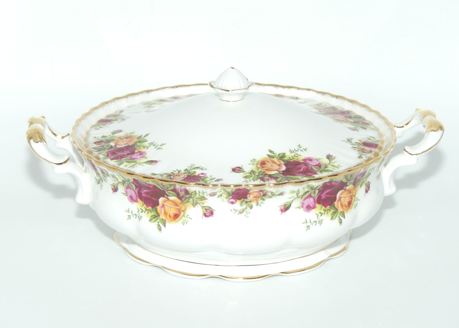 Royal Albert Bone China England Old Country Roses Lidded Tureen | 22.5 diam |© 1962 Royal Albert Ltd backstamp