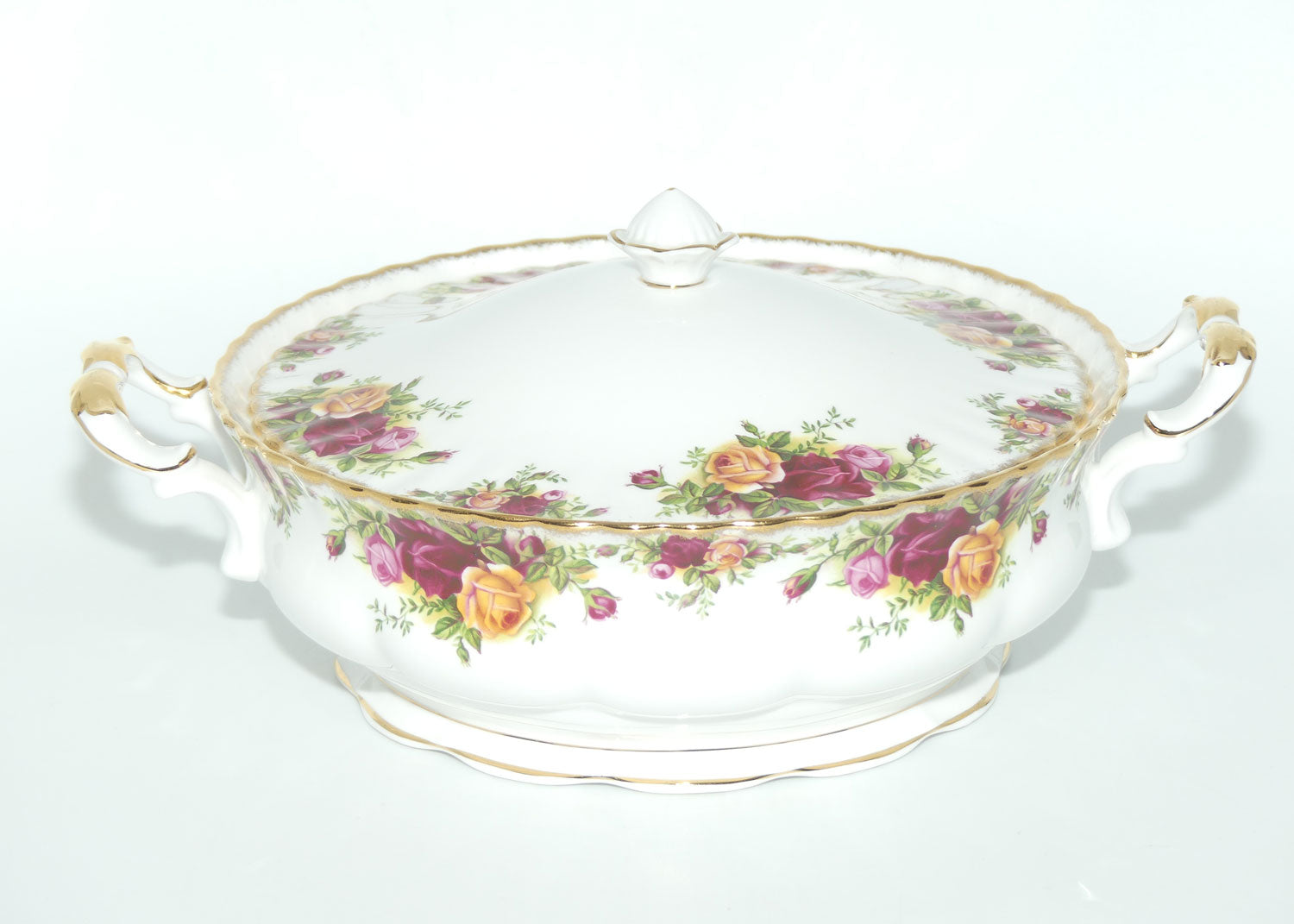 Royal Albert Bone China England Old Country Roses Lidded Tureen | 22.5 diam |© 1962 Royal Albert Ltd backstamp