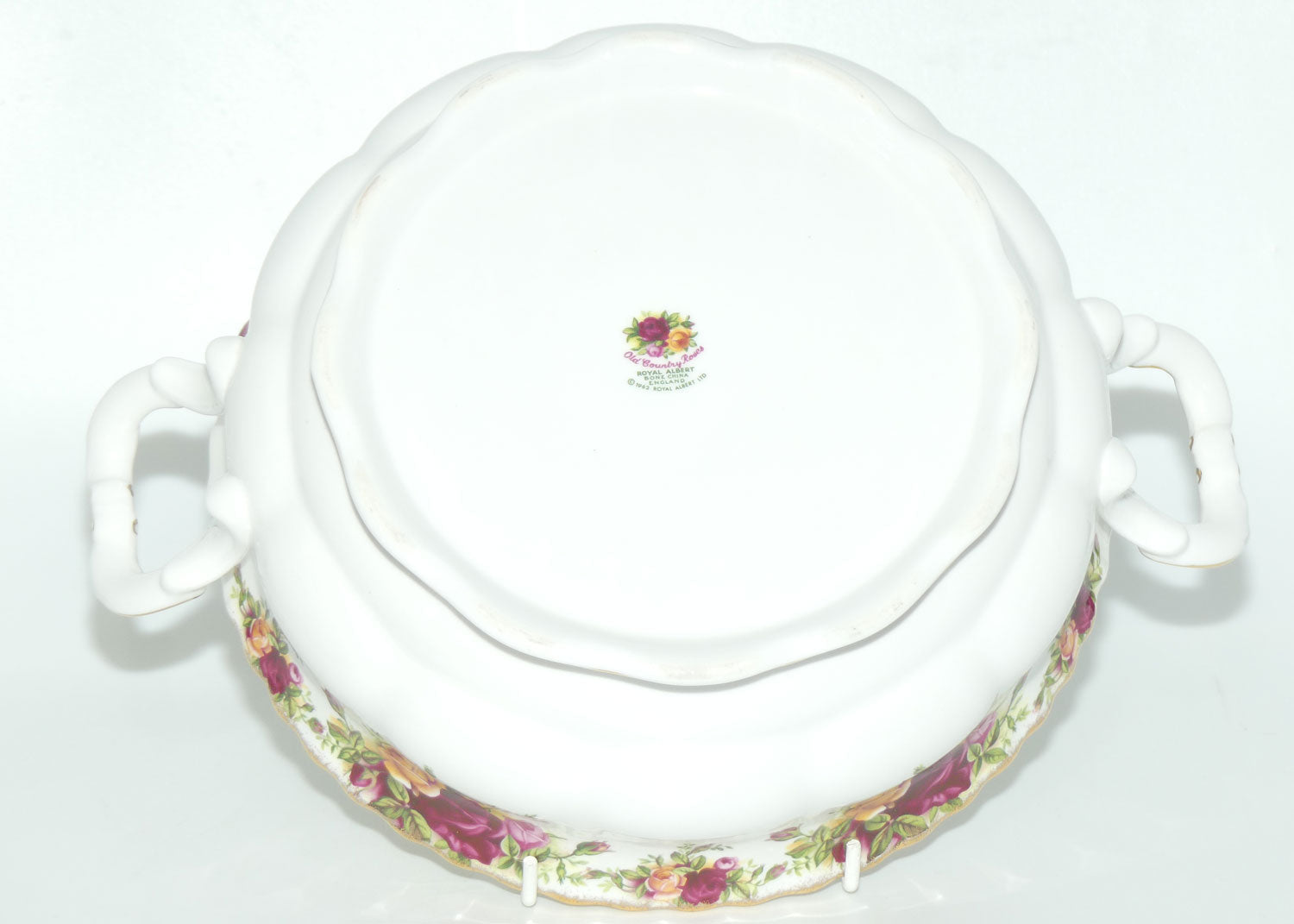 Royal Albert Bone China England Old Country Roses Lidded Tureen | 22.5 diam |© 1962 Royal Albert Ltd backstamp