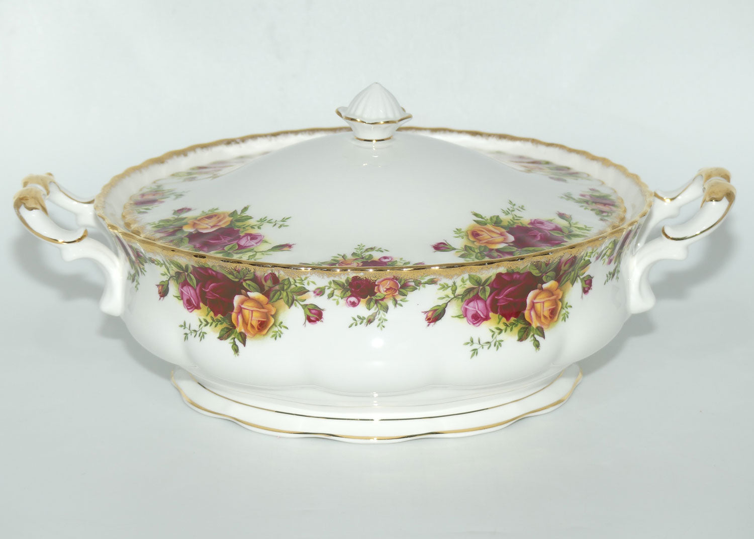 Royal Albert Bone China England Old Country Roses Lidded Tureen | 22.5 diam | Early Backstamp