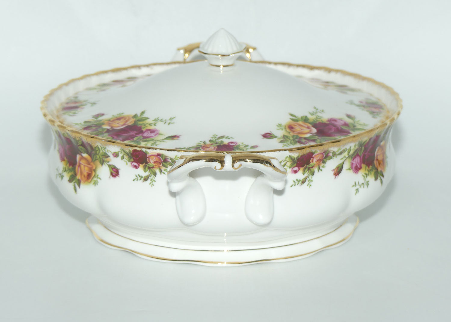 Royal Albert Bone China England Old Country Roses Lidded Tureen | 22.5 diam | Early Backstamp