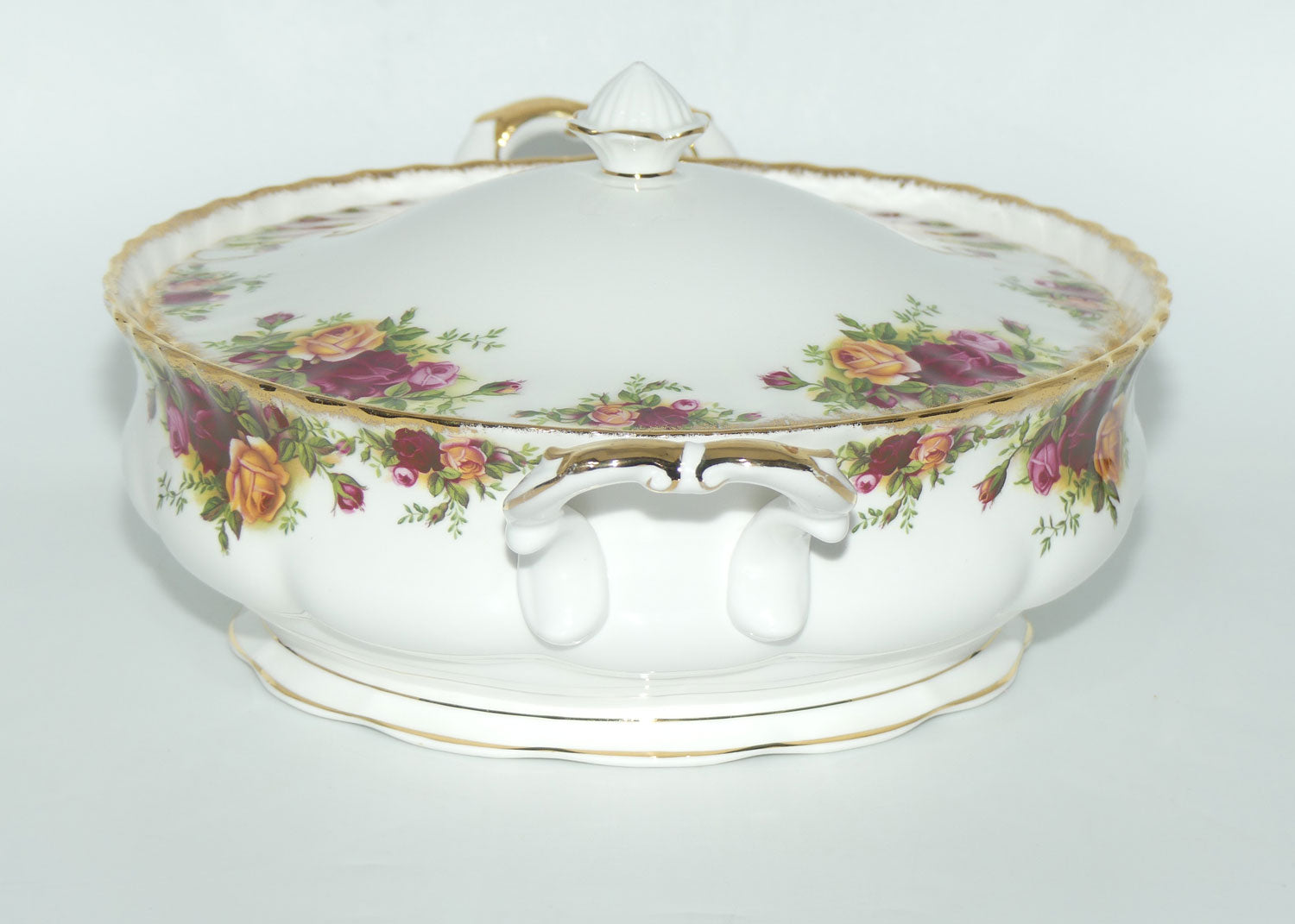 Royal Albert Bone China England Old Country Roses Lidded Tureen | 22.5 diam | Early Backstamp