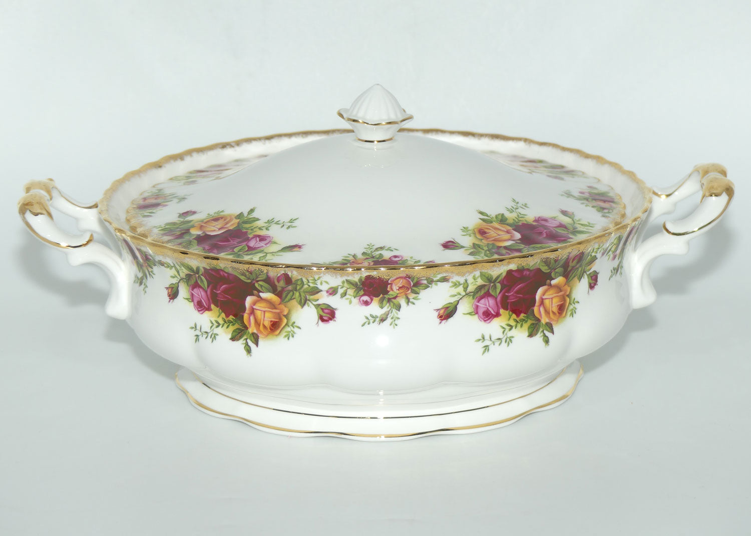 Royal Albert Bone China England Old Country Roses Lidded Tureen | 22.5 diam | Early Backstamp