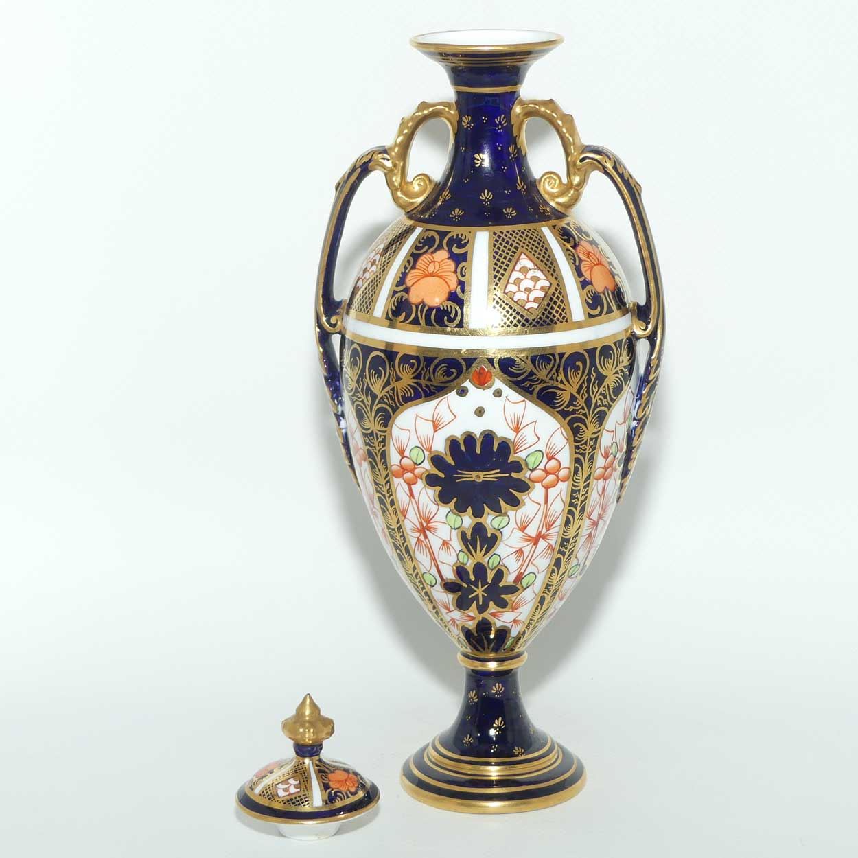 Royal Crown Derby Imari 1128 pattern lidded vase | c.1931