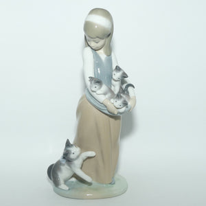 Lladro figure Girl with Cats | Following Her Cats | #1309