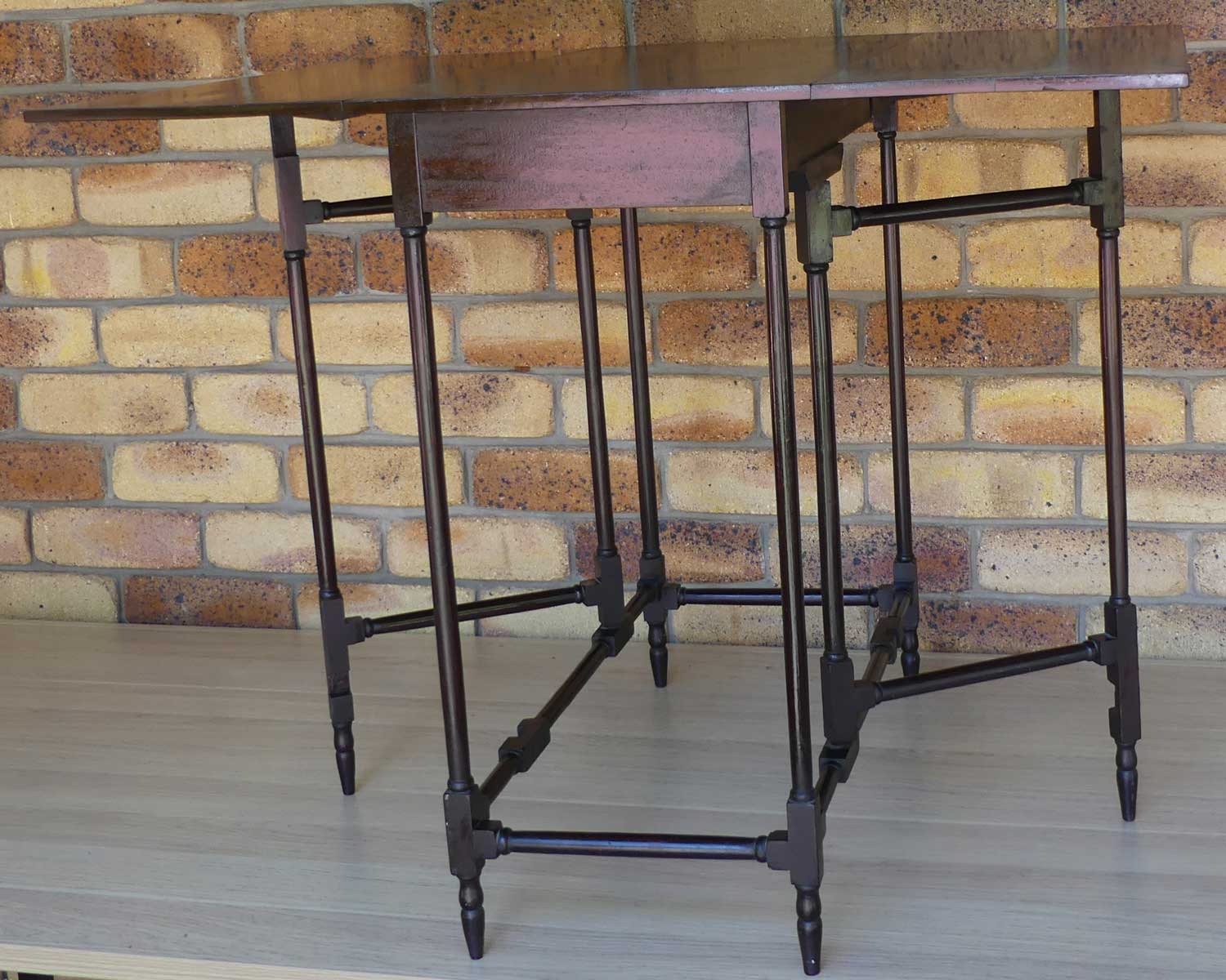 Late 19th Century English Mahogany folding Spider table | Gateleg table