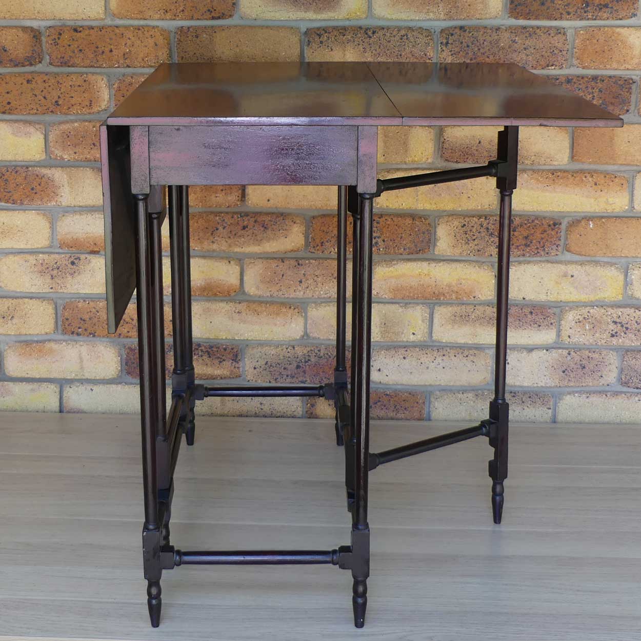 Late 19th Century English Mahogany folding Spider table | Gateleg table