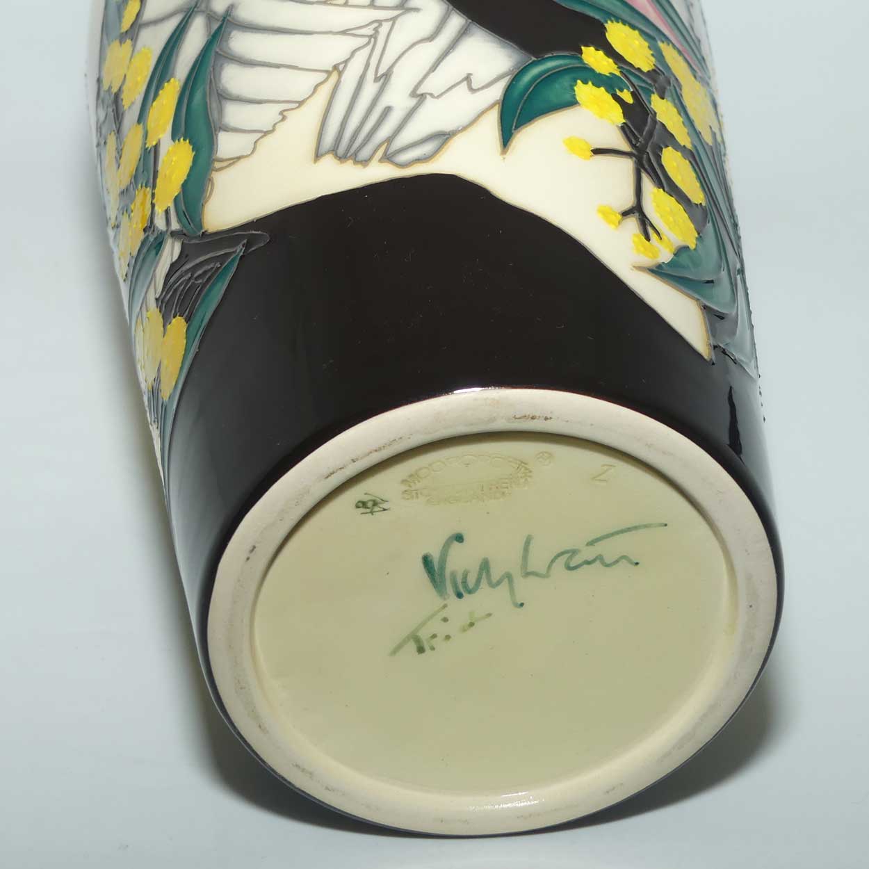 Moorcroft Major Mitchell Cockatoo 120/16 vase | TRIAL version