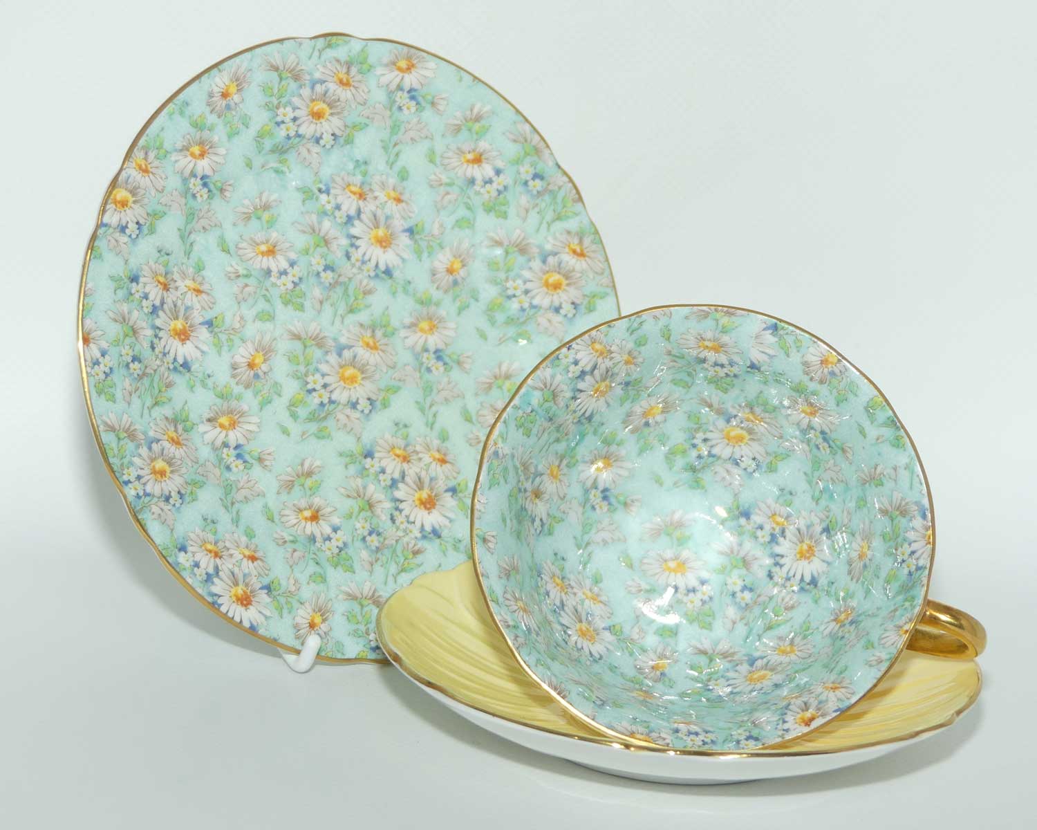 Shelley Oleander shape trio | Marguerite pattern with Yellow exterior 