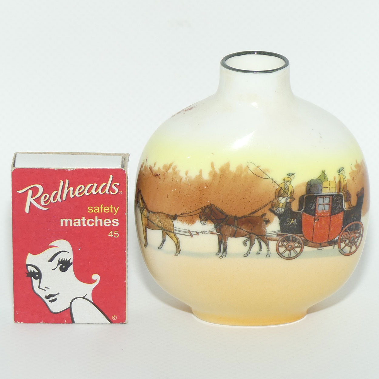 Royal Doulton Coaching Days miniature vase E3804 | Bottle vase