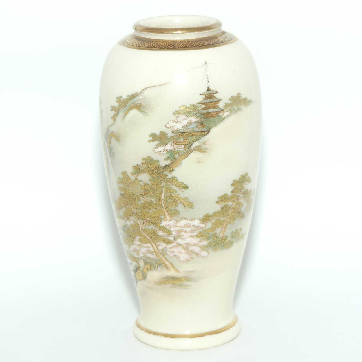 Satsuma vase depicting Mountain scene | late Meiji | Taisho period