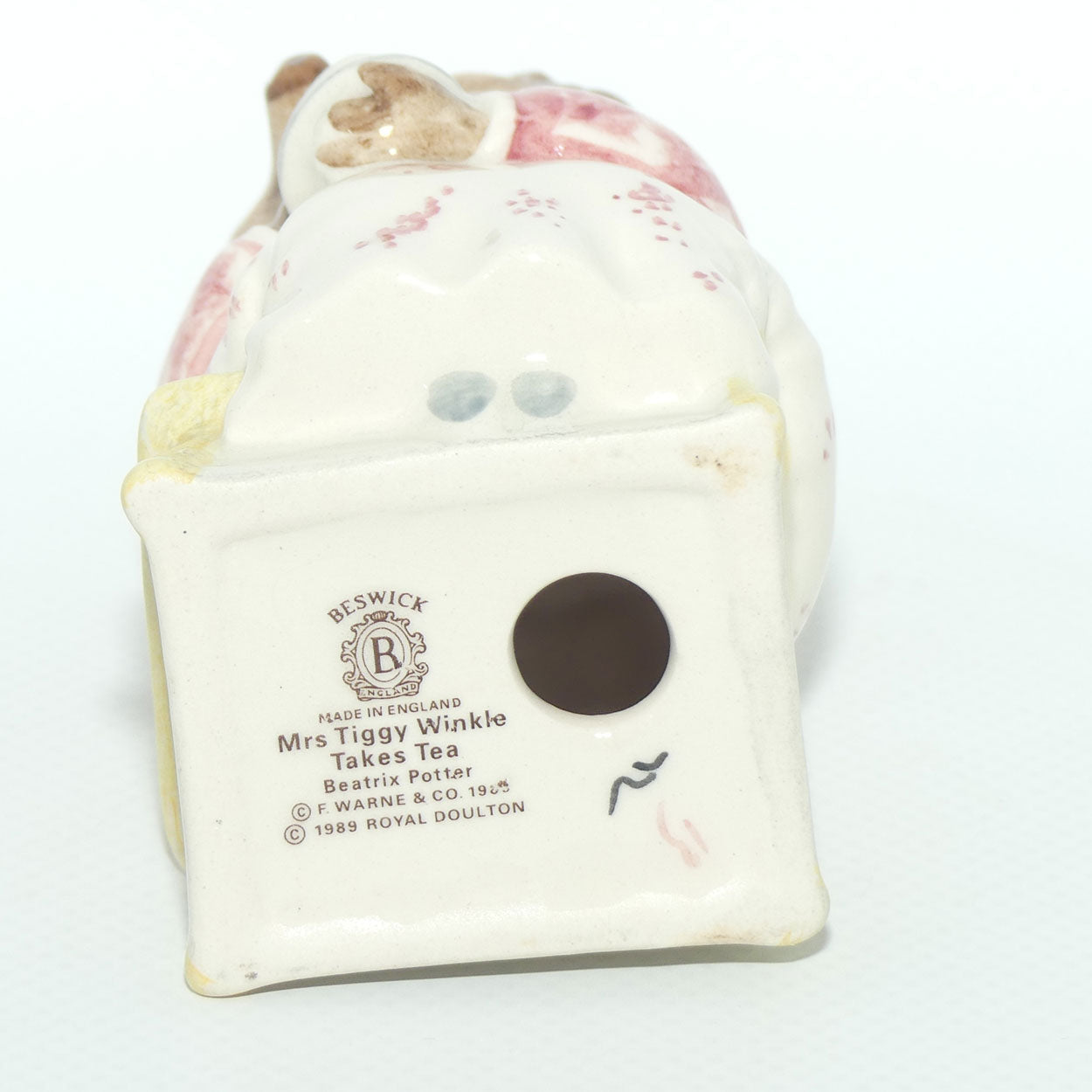  superb selection of over 5000 items in stock | Buy Today at Roundabout Antiques | old Antique Vintage Royal Doulton Specialist Dealers  