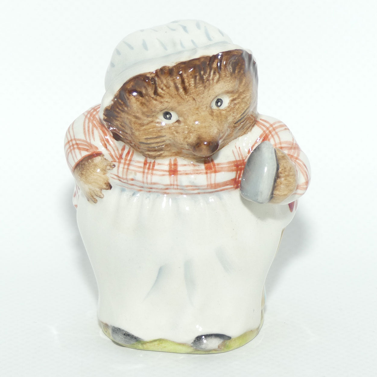 Beswick Beatrix Potter Mrs Tiggy-Winkle | Plaid | BP2a Gold Oval