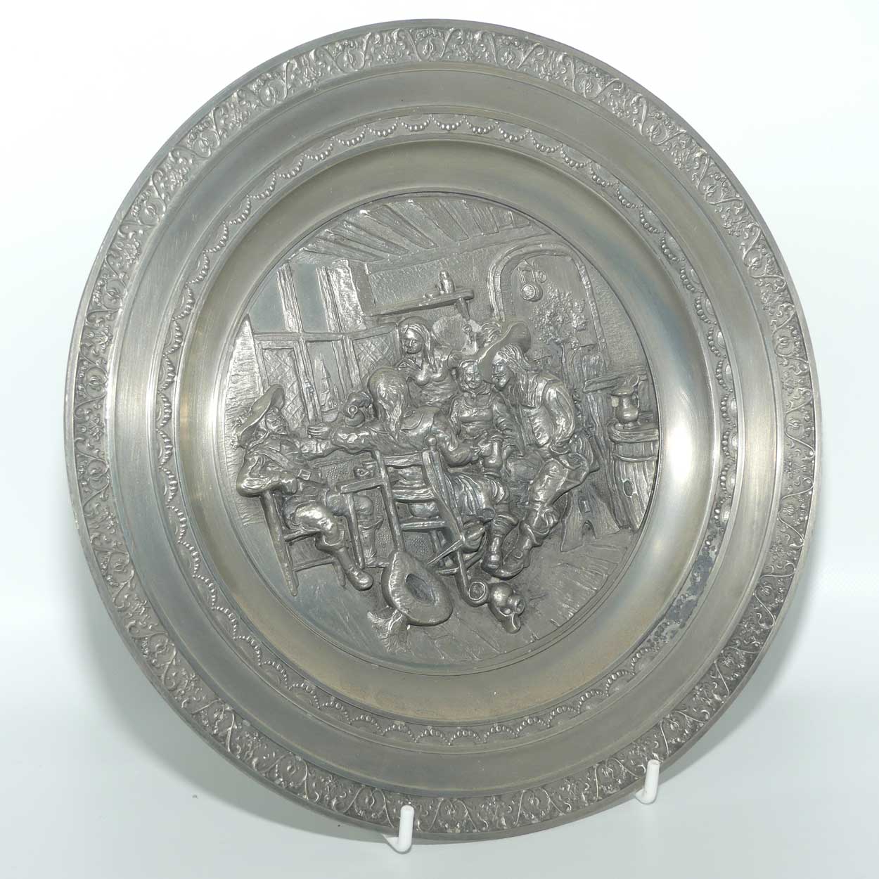 Etain Zinn Petwe wall plate | 3 Musketeers in Tavern scene | 24cm