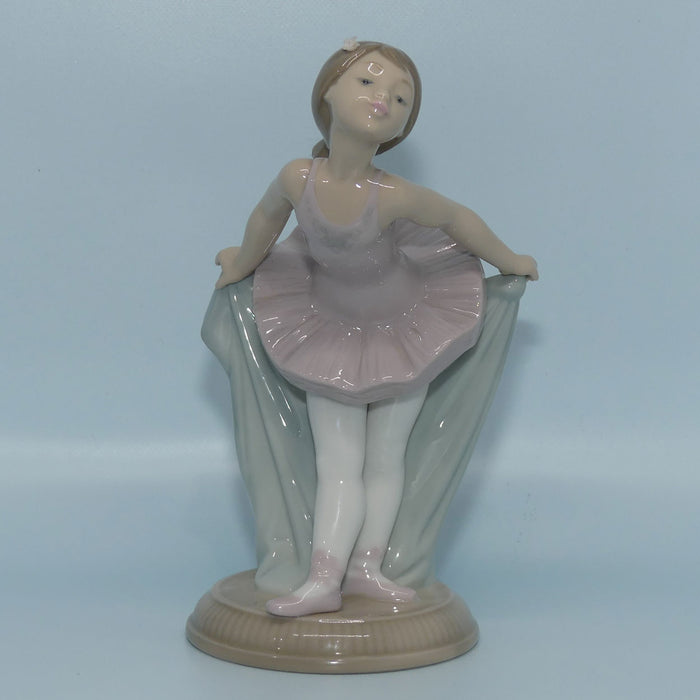 Nao by Lladro figure My Recital #1151