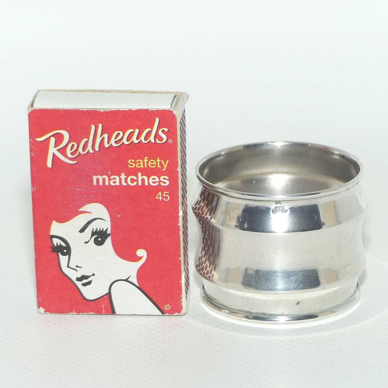 800 Silver Waisted shape napkin or serviette ring | 13.85g