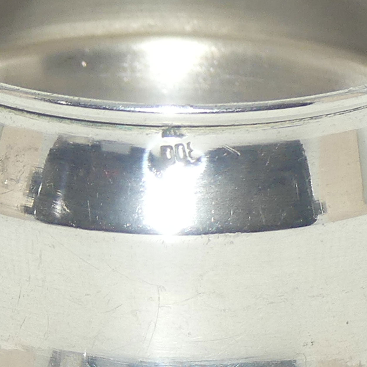 800 Silver Waisted shape napkin or serviette ring | 13.85g
