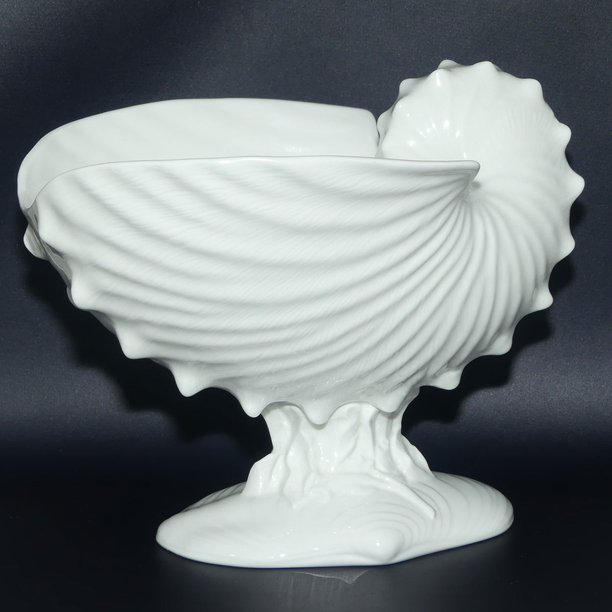 Wedgwood Bone China | Nautilus Collection | large Nautilus Shell Centrepiece and underplate
