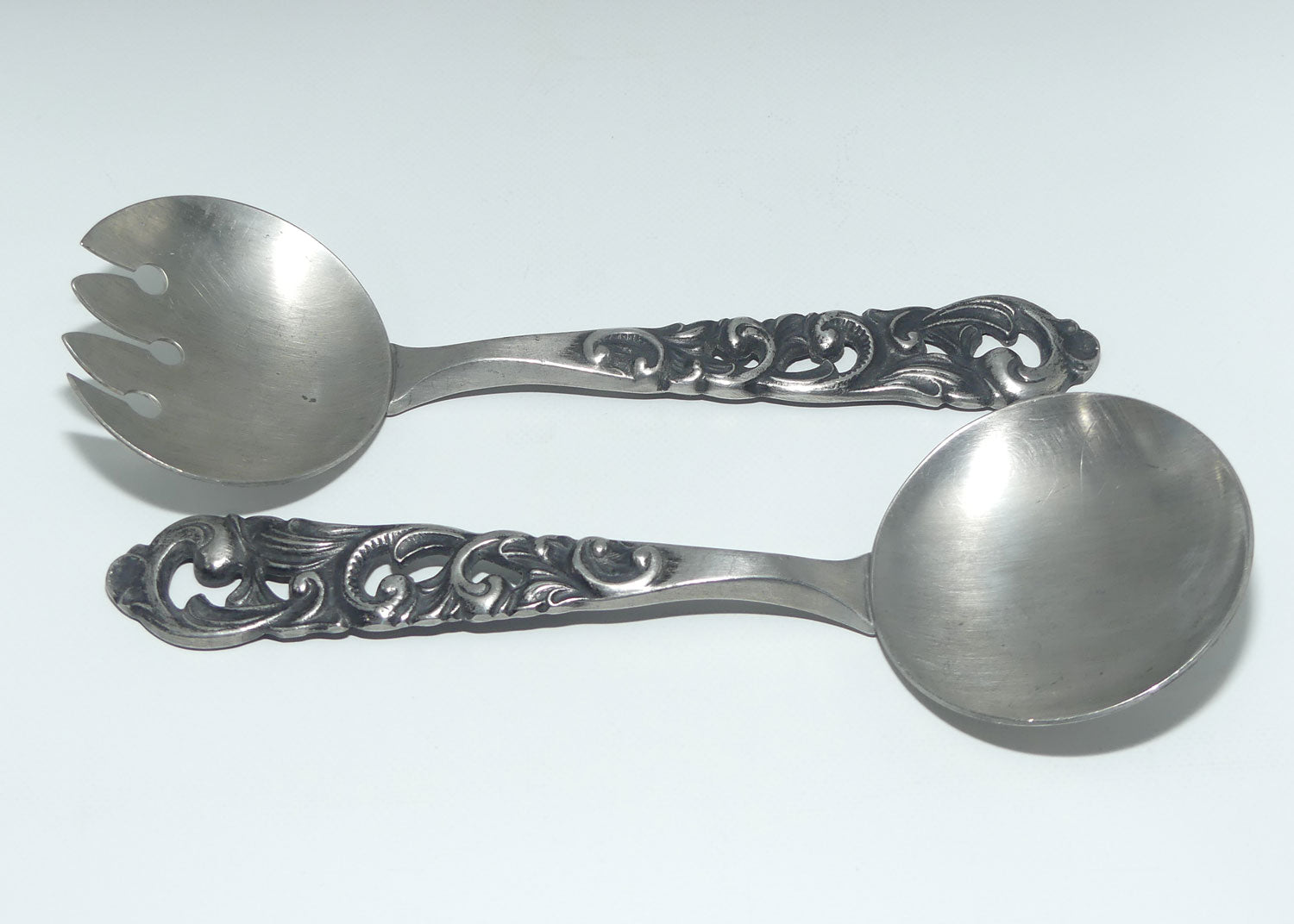 Norwegian Pewter | Tinn pair of salad servers