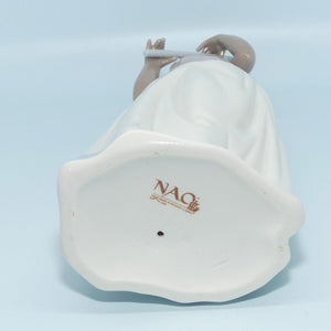 Nao by Lladro figure Notes on the Wind #1339