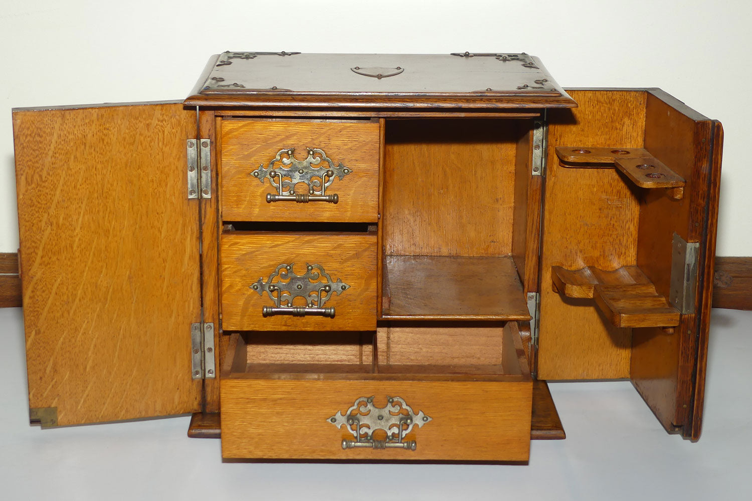 Edwardian era English Oak Pipe cabinet | 3 Drawers | Fitted inside | Decorative banding