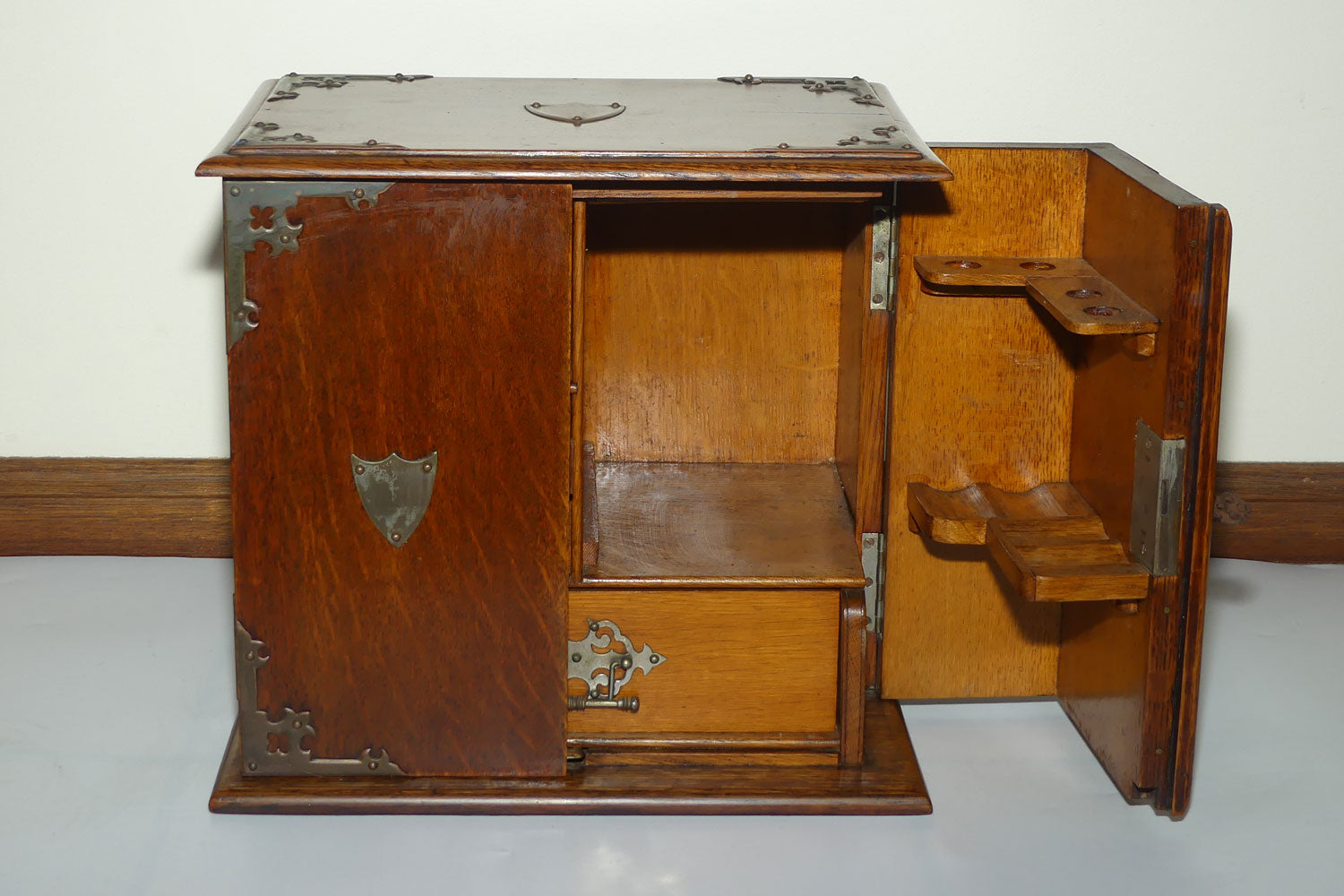 Edwardian era English Oak Pipe cabinet | 3 Drawers | Fitted inside | Decorative banding