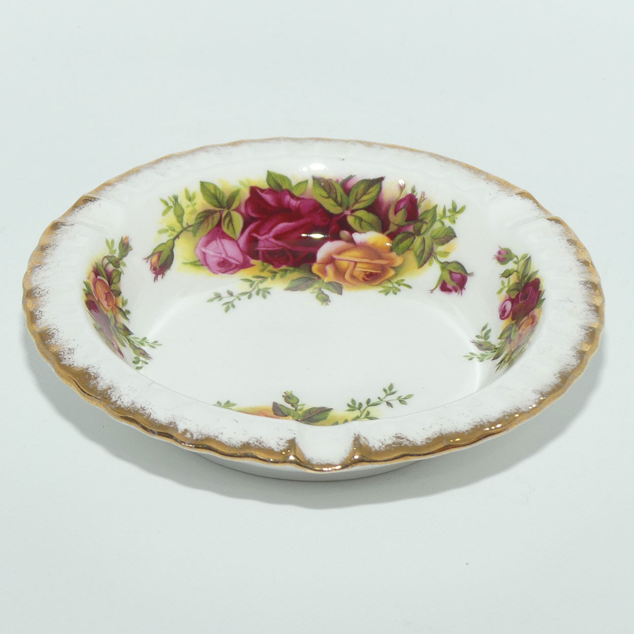 Royal Albert Bone China England Old Country Roses circular ashtray | early stamp