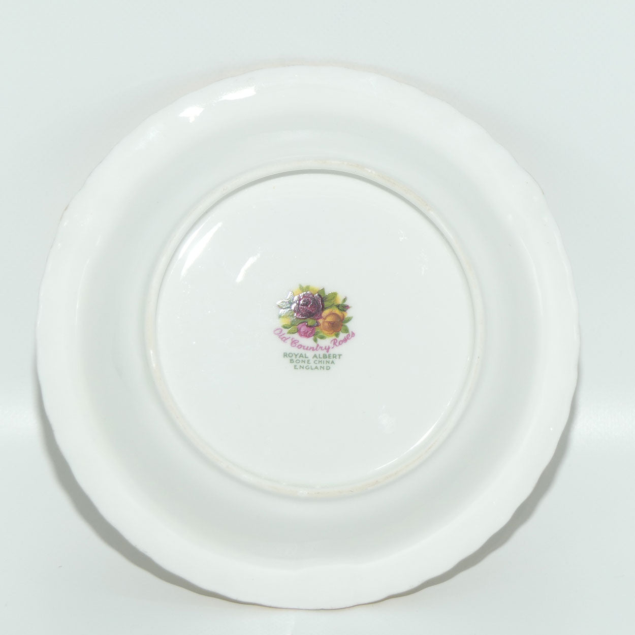 Royal Albert Bone China England Old Country Roses circular ashtray | early stamp