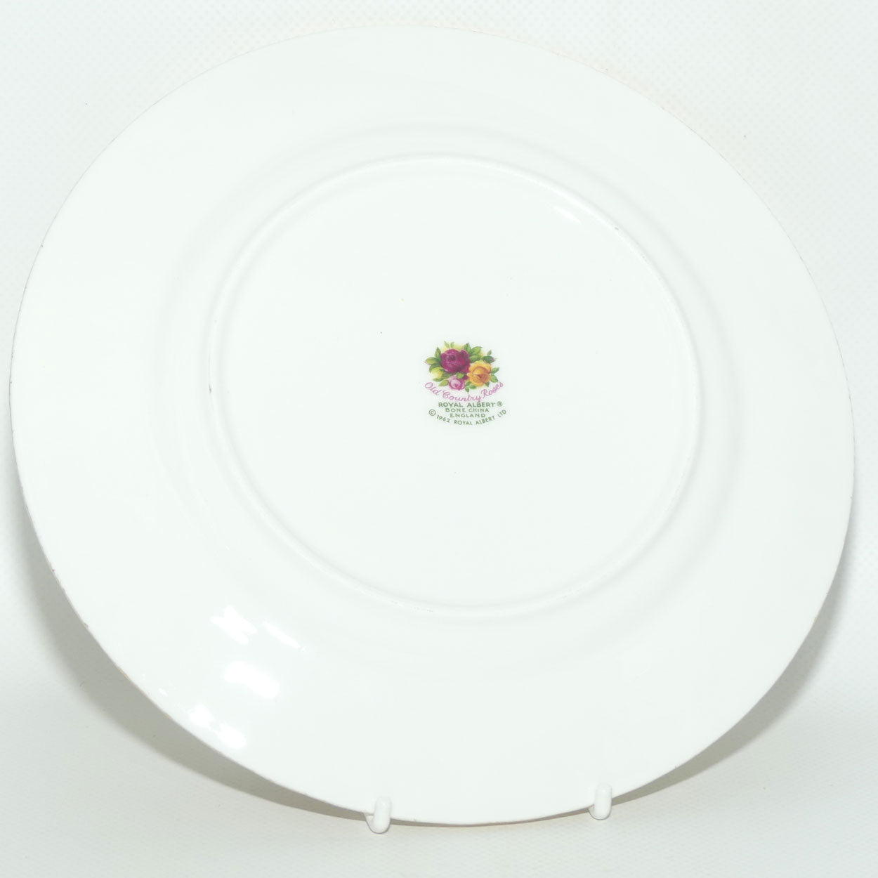 Royal Albert Bone China England Old Country Roses entree or salad plate | 20.5cm diam |© Royal Albert Ltd 1962 backstamp